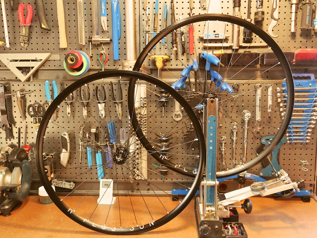 DT Swiss 350 hubs, H Plus Son Archetype rims