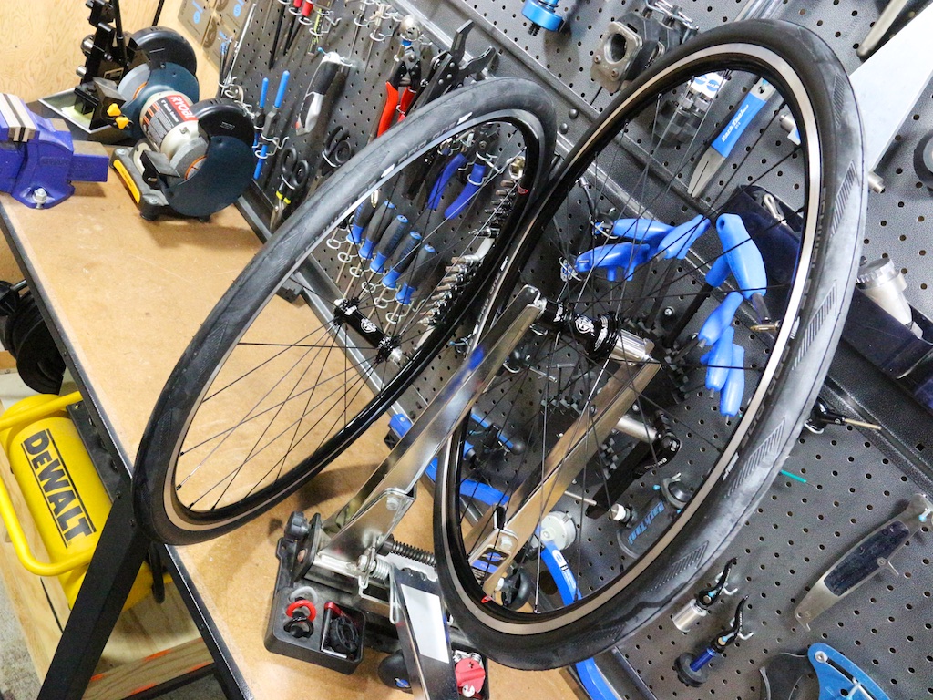 Excellent road tubeless wheels