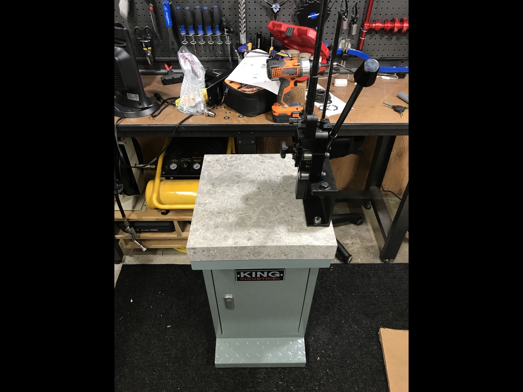 Mount spoke machine